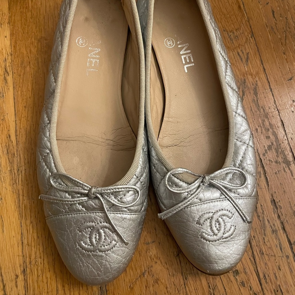 Chanel quilted ballet flat in crinkle metallic silver 38